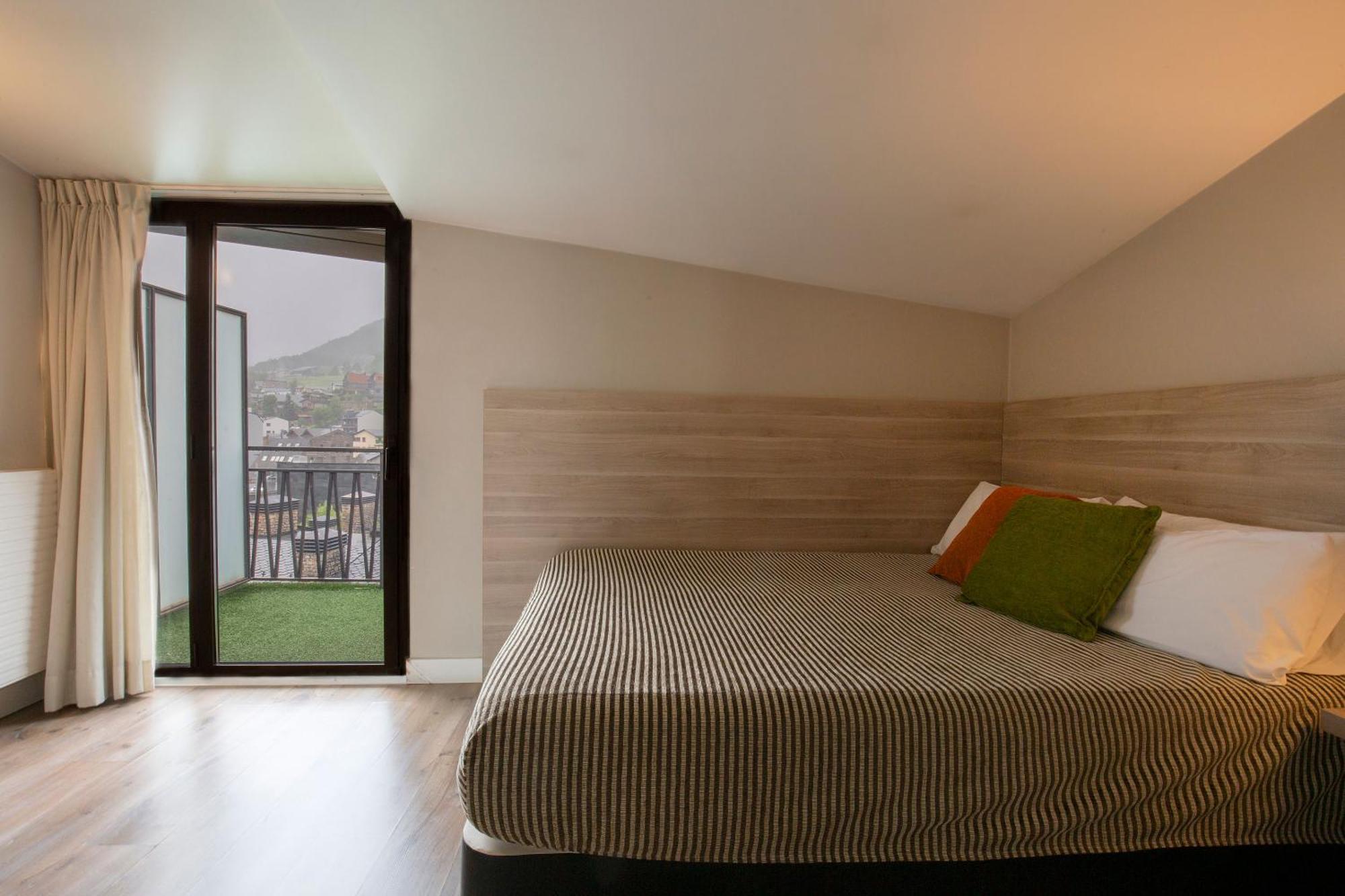 Chambre Triple (2 Adultes & 1 Enfant)